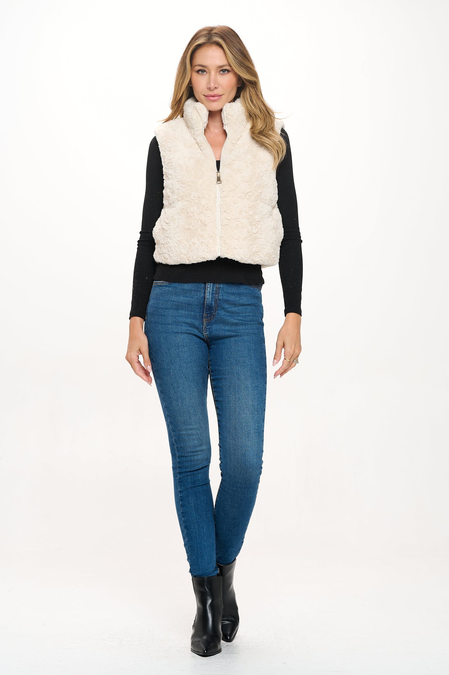 Stylish Faux Fur Vest Cavalini, Inc.