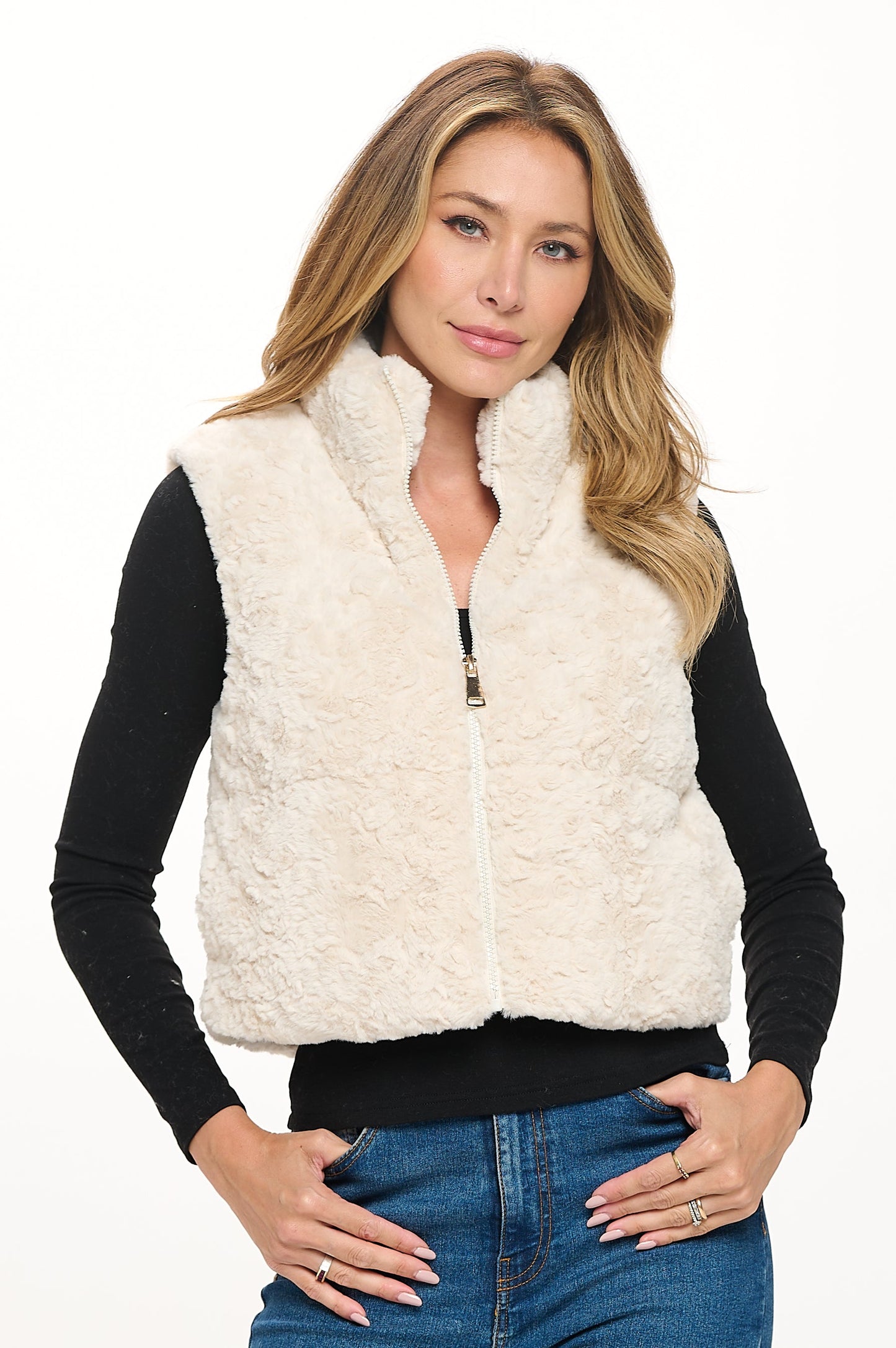 Stylish Faux Fur Vest Cavalini, Inc.